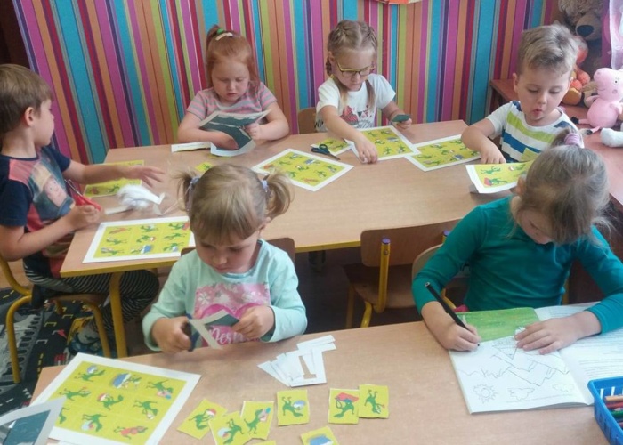 Przedszkole Pszczółka, Przedszkole Lublin - Uczymy się wycinać