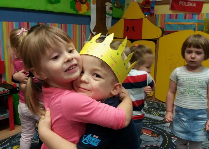 Przedszkole Pszczółka w Lublinie, dzieci świętują 4 urodziny Kubusia
