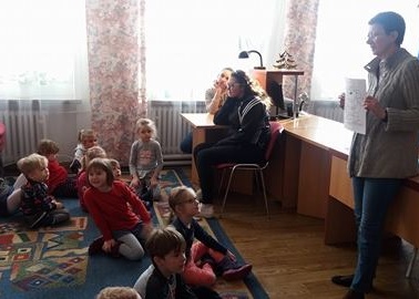 Przedszkole Pszczółka w Lublinie, czytanie zimowe w szkole