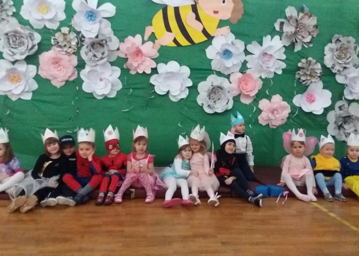 Przedszkole Pszczółka w Lublinie, dzieci na balu karnawałowym