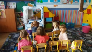Przedszkole Pszczółka w Lublinie, dzieci bawią się w teatr