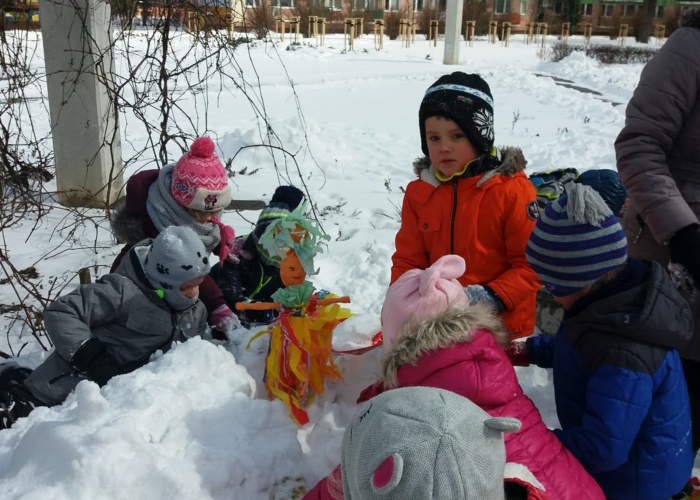 Przedszkole Pszczółka w Lublinie,  dzieci witają wiosnę