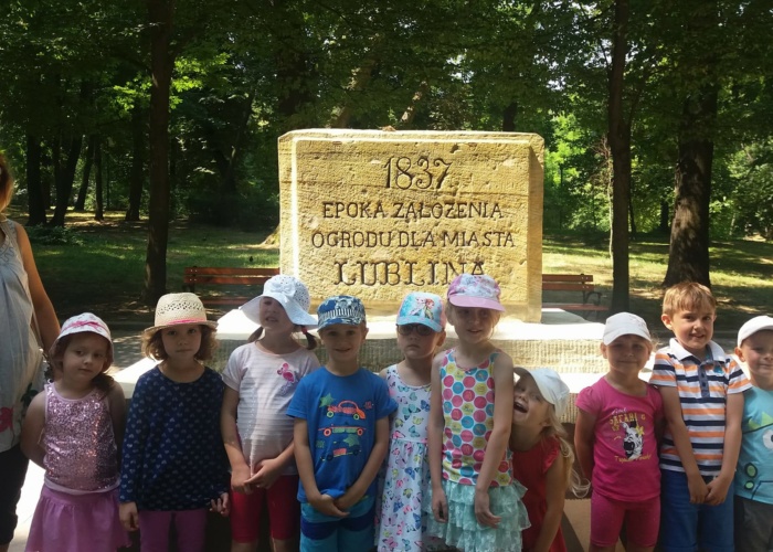 Przedszkole Pszczółka w Lublinie, dzieci w Ogrodzie Saskim