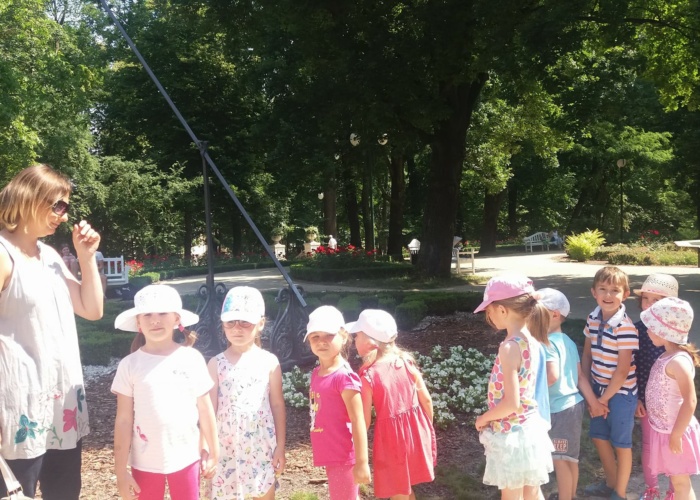 Przedszkole Pszczółka w Lublinie, dzieci w Ogrodzie Saskim